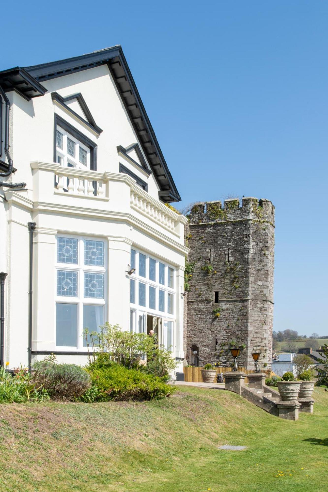 The Castle Of Brecon Hotel, Brecon, Powys Exterior photo